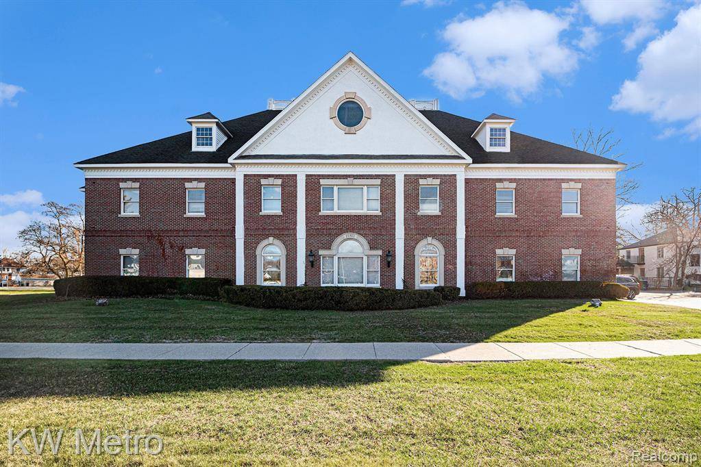 26862 Woodward Avenue, Royal Oak, MI 48067