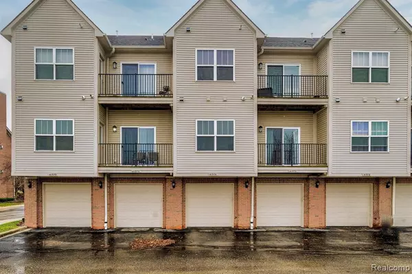 Novi, MI,41572 HAMLET Lane