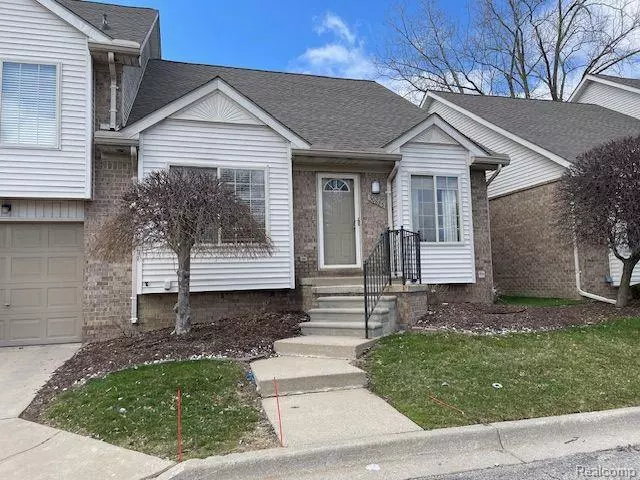 30885 LEE FRANK Lane, Madison Heights, MI 48071