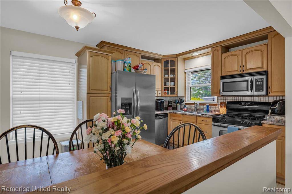 Canton, MI 48187,43488 LAURELWOOD