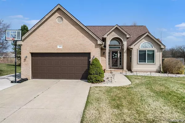 4181 MAPLEWOOD MEADOWS Avenue, Grand Blanc, MI 48439
