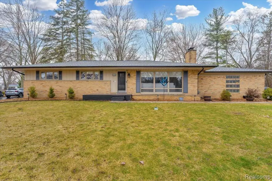 28095 HAWBERRY Road, Farmington Hills, MI 48331