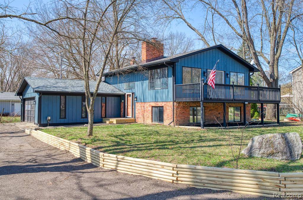 1379 ROBERTA Court, Howell, MI 48843