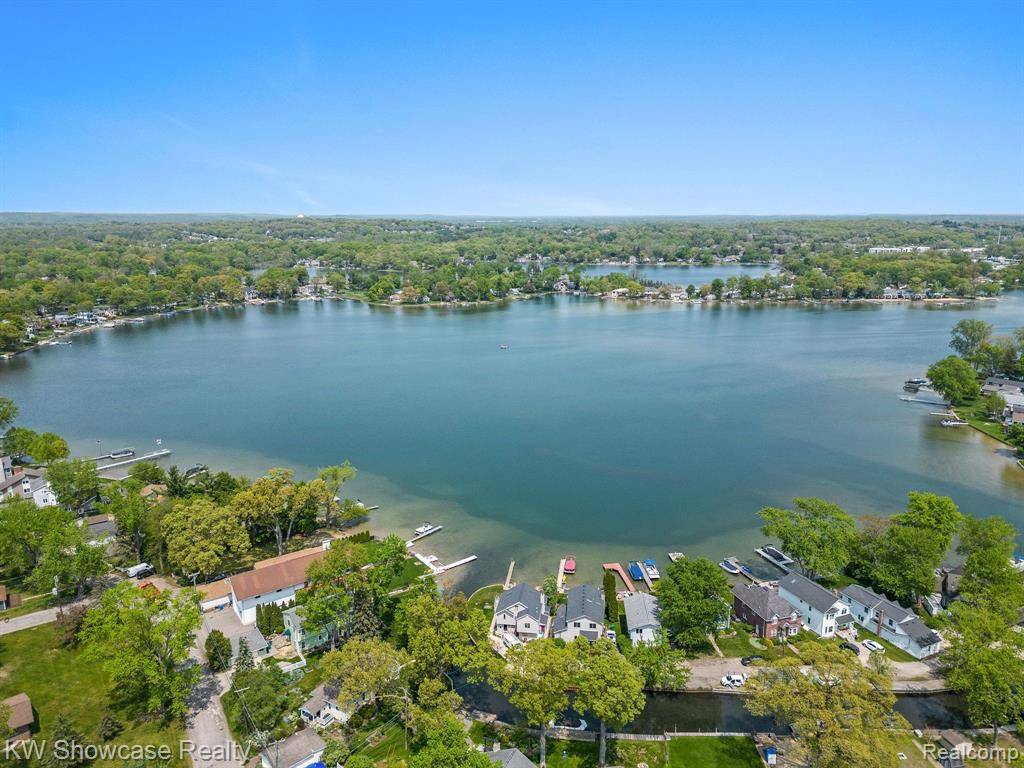 Commerce Twp, MI 48382,140 STARLING Street