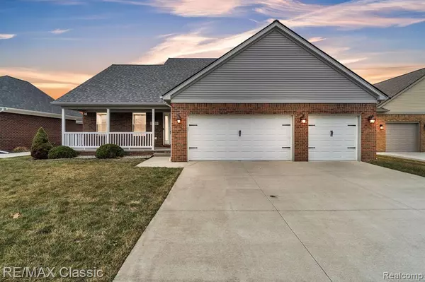 33433 W ROYAL PARK W Drive, Fraser, MI 48026