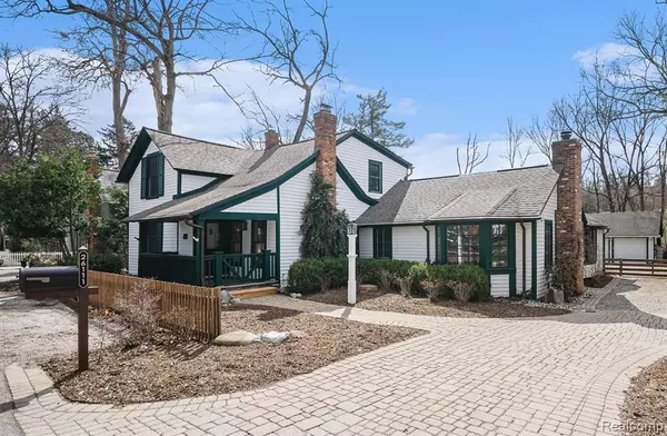 Franklin, MI 48025,26111 CAROL Avenue