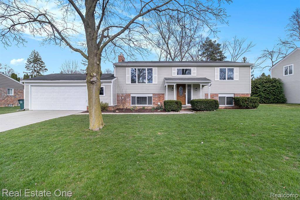 3560 NEWGATE Drive, Troy, MI 48084
