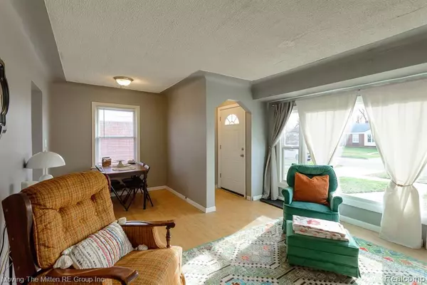 Detroit, MI 48221,19486 SANTA BARBARA Drive