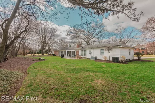 Beverly Hills, MI 48025,18420 BEDFORD Street