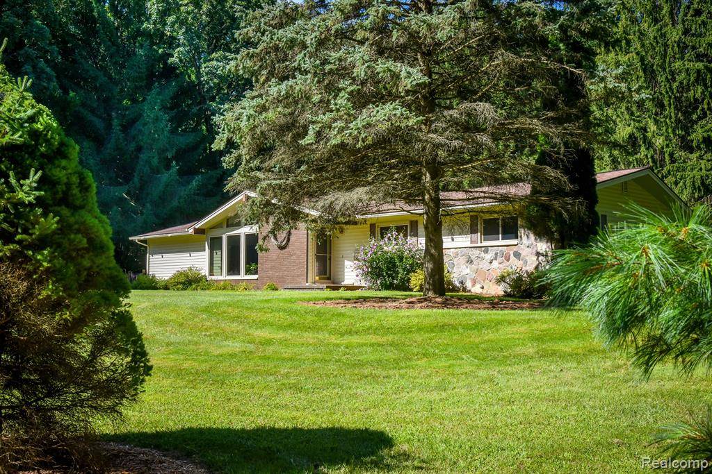 Clarkston, MI 48348,9245 PINE KNOB Road