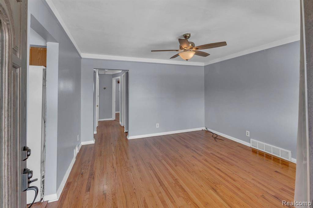 Lincoln Park, MI 48146,425 CLEVELAND Avenue