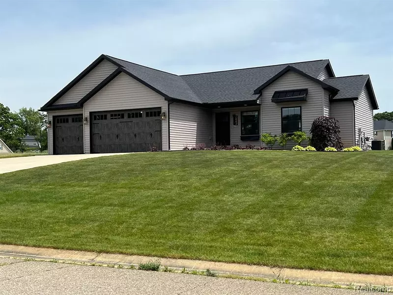 2842 CLIVEDON Road, Howell, MI 48843