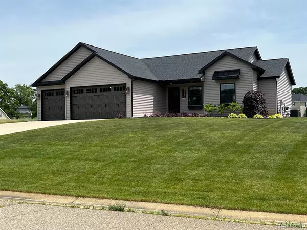2842 CLIVEDON Road, Howell, MI 48843