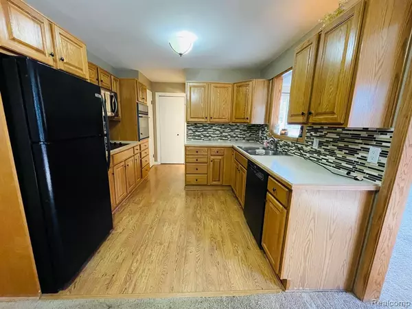 Fenton, MI 48430,3281 HORRELL Court