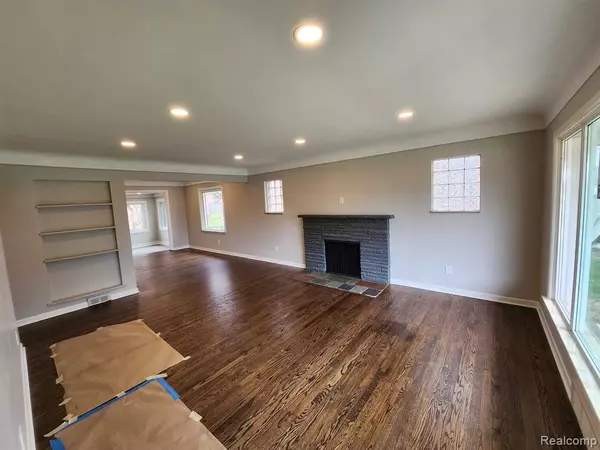 Eastpointe, MI 48021,15705 JULIANA Avenue
