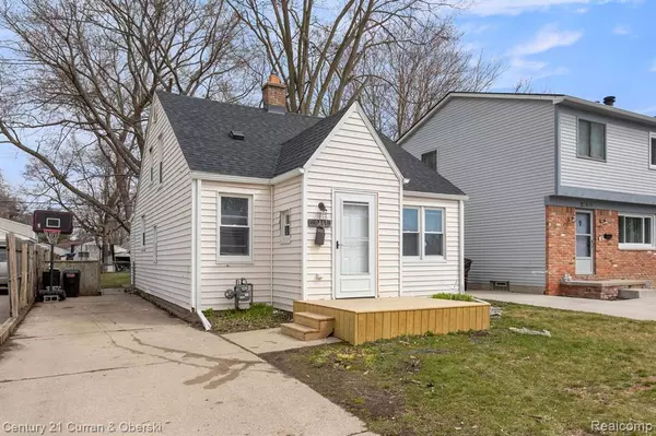 20461 HOLLYWOOD Street, Harper Woods, MI 48225