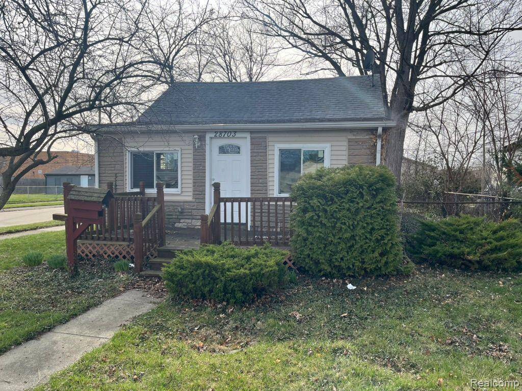 28703 MAPLE Street, Roseville, MI 48066