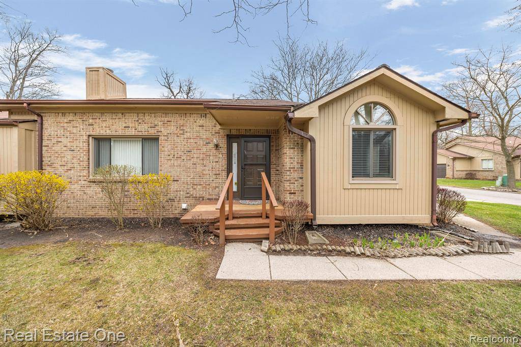 West Bloomfield, MI,7460 INDIANWOOD Trail