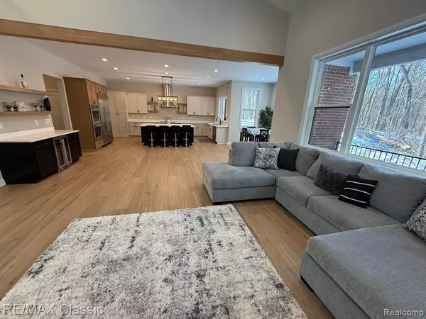 Highland, MI,2323 Canterwood