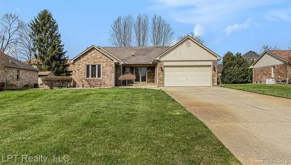 61867 WOODFIELD Way, Washington, MI