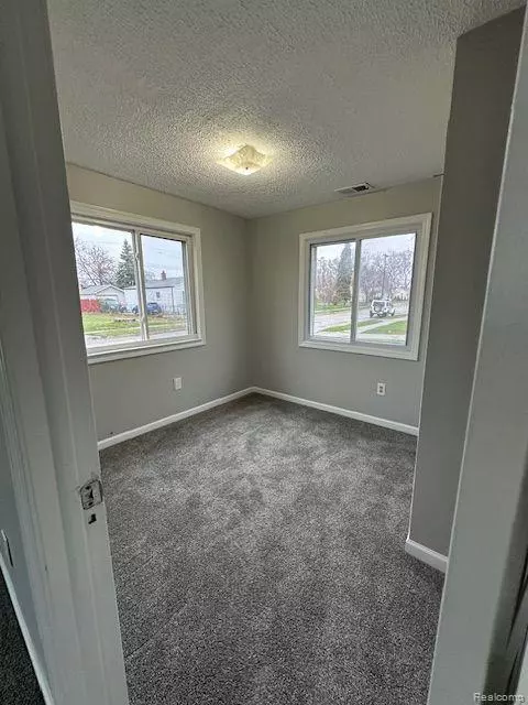 Hazel Park, MI 48030,116 E MAHAN Avenue