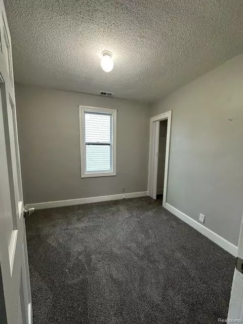 Hazel Park, MI 48030,116 E MAHAN Avenue