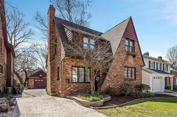 Ferndale, MI 48220,831 W OAKRIDGE Street