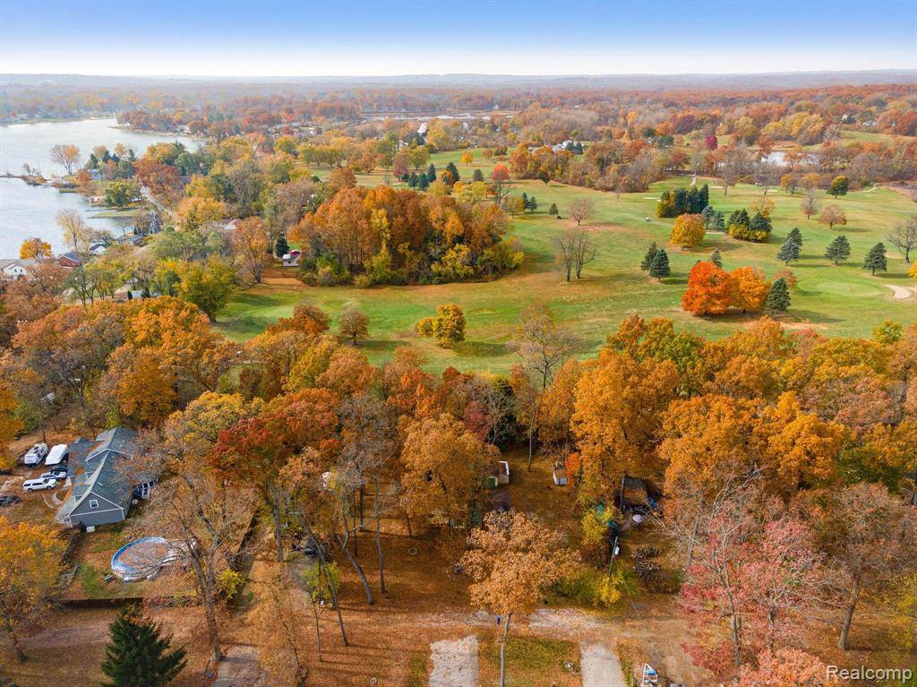 Highland, MI 48356,4725 HICKORY Drive