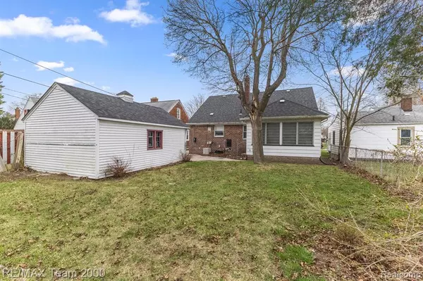 Eastpointe, MI 48021,15655 SEMRAU Avenue