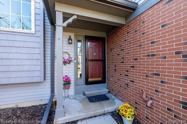 Walled Lake, MI 48390,573 WINWOOD