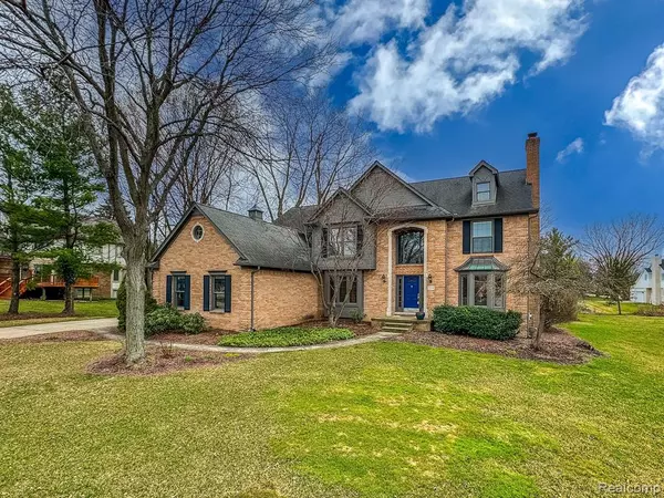 Bloomfield Hills, MI 48304,1048 HOME Lane