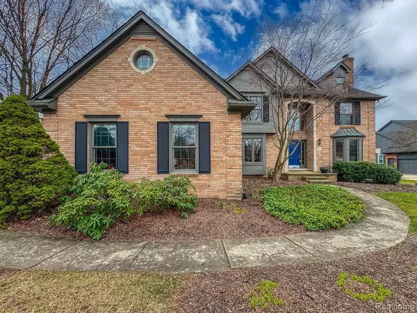 Bloomfield Hills, MI 48304,1048 HOME Lane