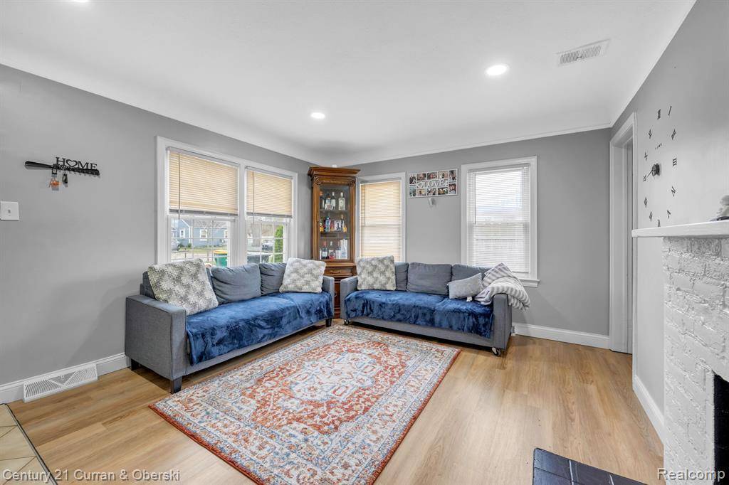 Farmington Hills, MI 48336,21324 RENSSELAER Street