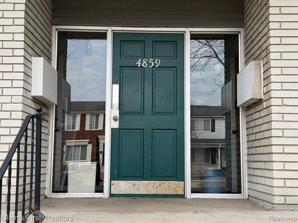 Royal Oak, MI 48073,4859 MANSFIELD Avenue
