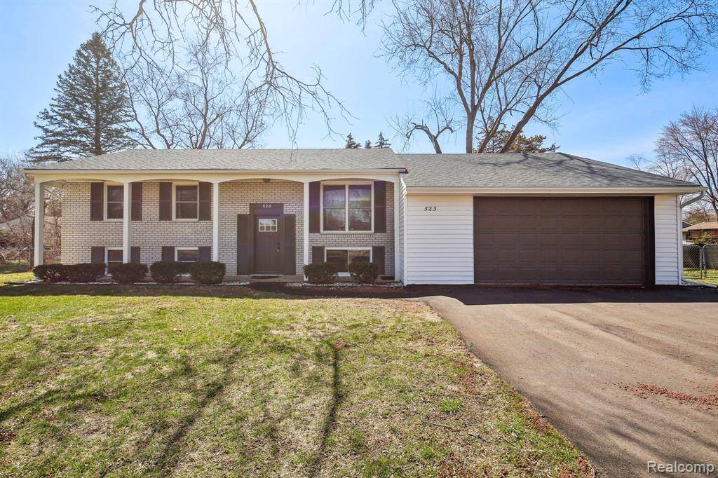 523 GLENGARY Road, Wolverine Lake, MI 48390