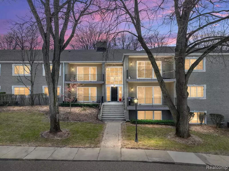1113 N OLD WOODWARD Avenue, Birmingham, MI 48009