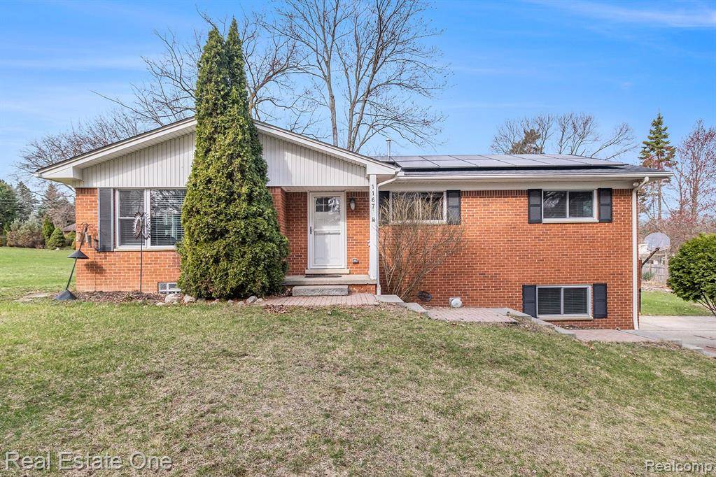 1167 BREWSTER Road, Rochester Hills, MI 48306