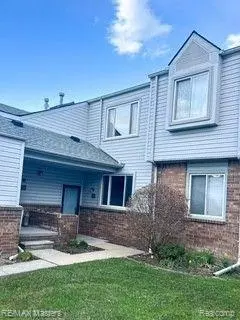 726 CLAIRE POINTE Circle, Saint Clair Shores, MI 48081