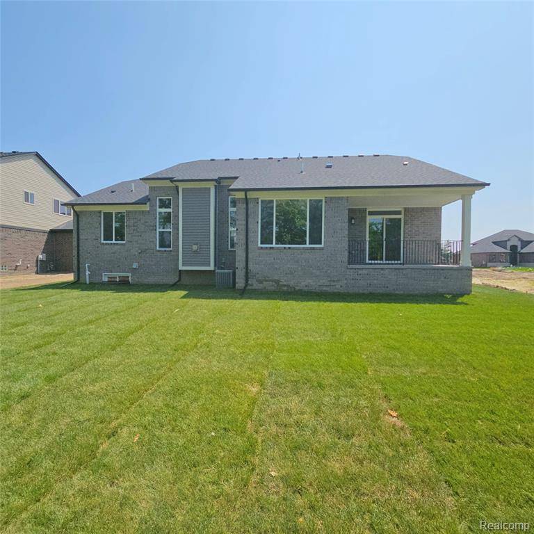 Macomb, MI 48042,50691 TIMBERSTONE Drive