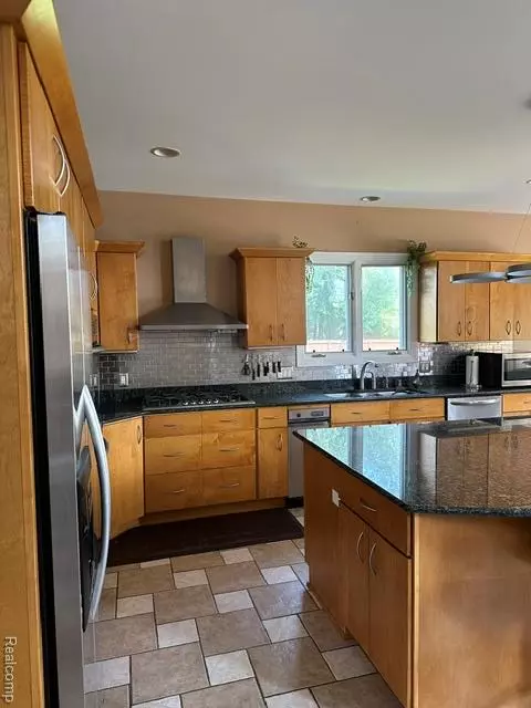 Troy, MI 48085,5238 WINDMILL Drive