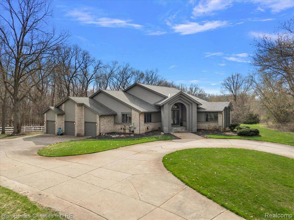 1194 EAGLE NEST, Milford, MI 48381