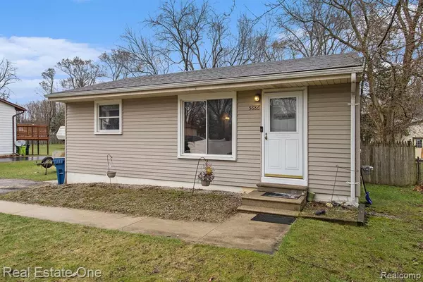 White Lake, MI 48383,5686 LAKE GROVE Drive