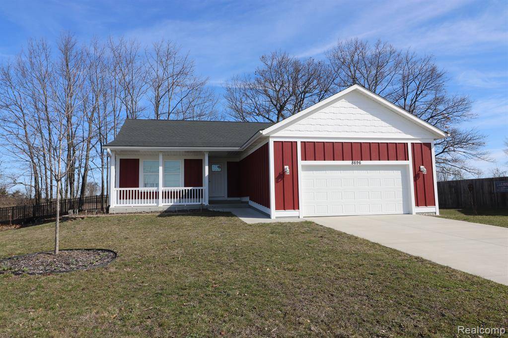 8696 GILMOUR Lane, Freeland, MI 48623