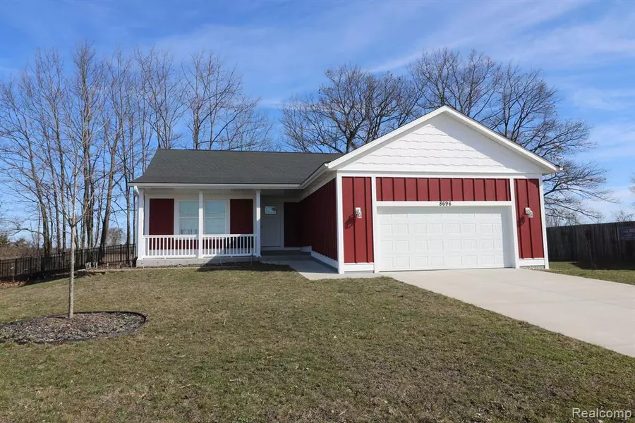 8696 GILMOUR Lane, Freeland, MI 48623