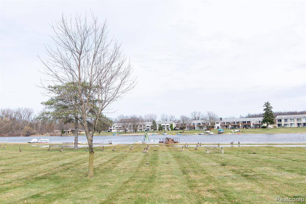 New Hudson, MI 48165,26902 SANDY HILL