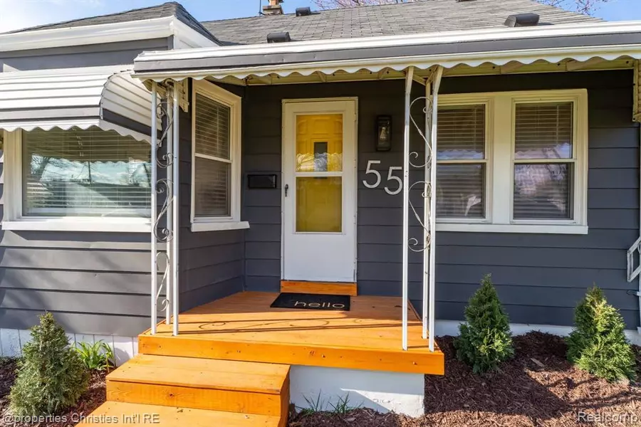 55 E MAHAN Avenue, Hazel Park, MI 48030