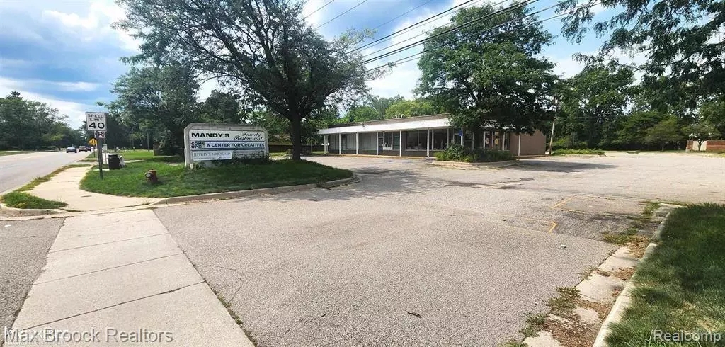 24050 W 9 MILE Road, Southfield, MI 48033