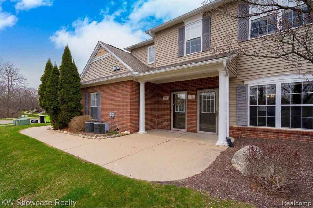 Fenton, MI 48430,755 EAGLE Drive