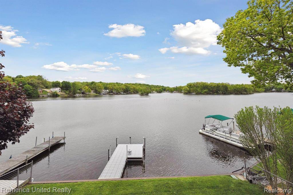 Pinckney, MI 48169,11449 SUNSET Boulevard