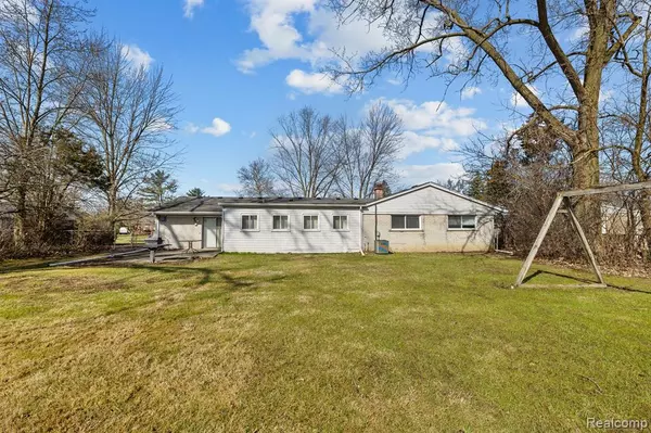 Farmington Hills, MI 48334,28960 Lorikay Street